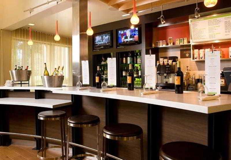 Отель Courtyard Sacramento Airport Natomas Экстерьер фото