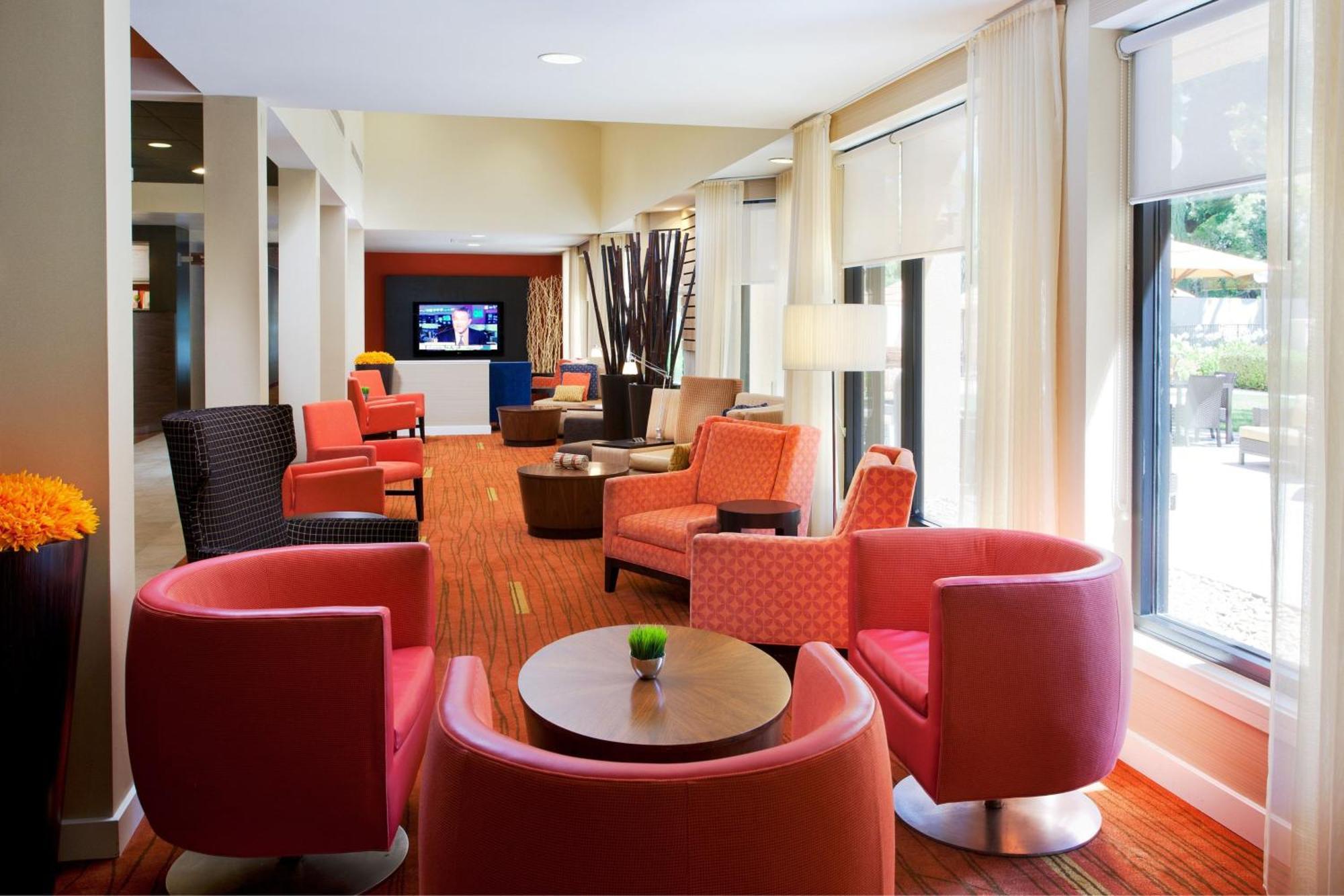 Отель Courtyard Sacramento Airport Natomas Экстерьер фото