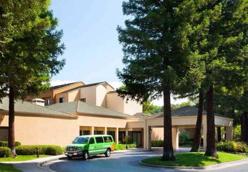 Отель Courtyard Sacramento Airport Natomas Экстерьер фото