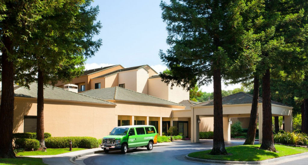 Отель Courtyard Sacramento Airport Natomas Экстерьер фото